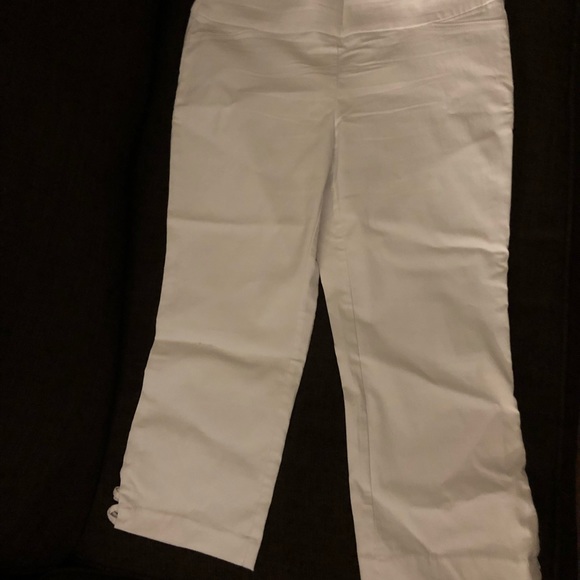 Women’s Tops - Picture 6 of 9